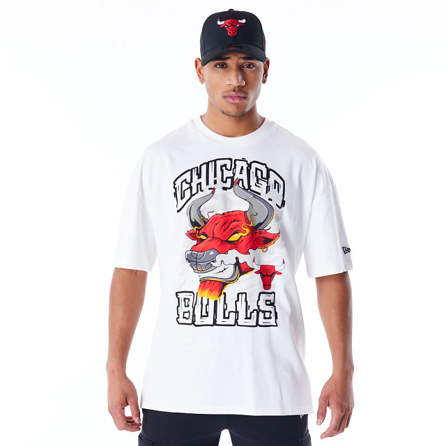 New Era Graphic Drop Shoulder Tee Chicago Bulls White/Black